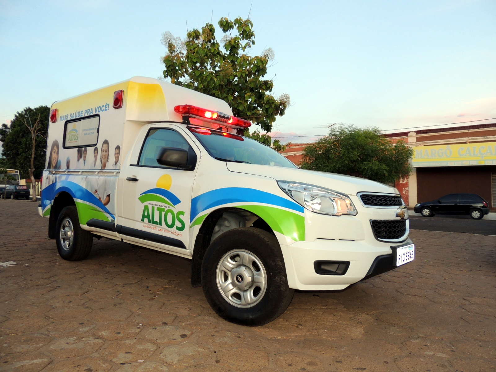 Altos recebe nova ambulância para atender demanda do Hospital Municipal